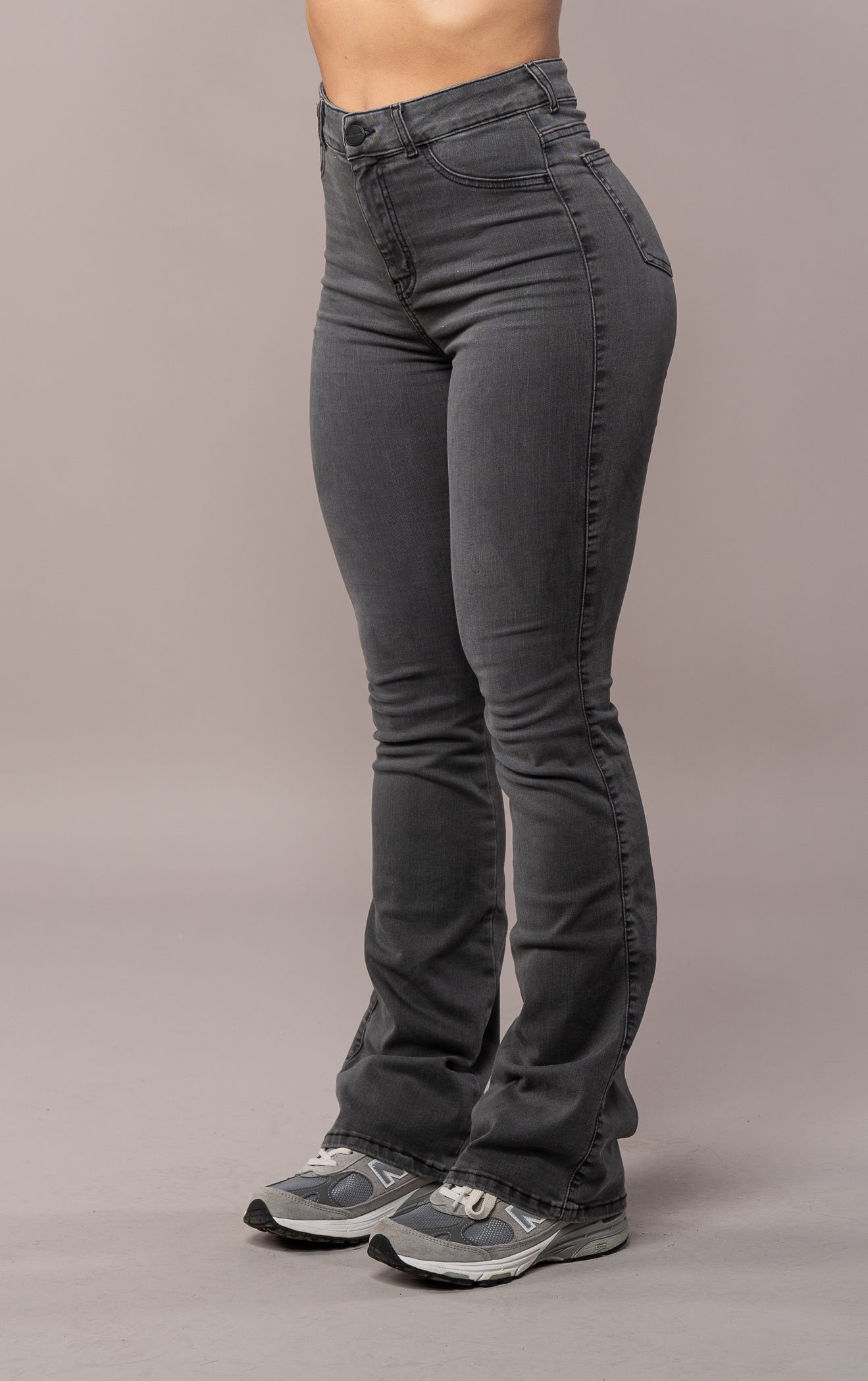 GREY FIT JEANS