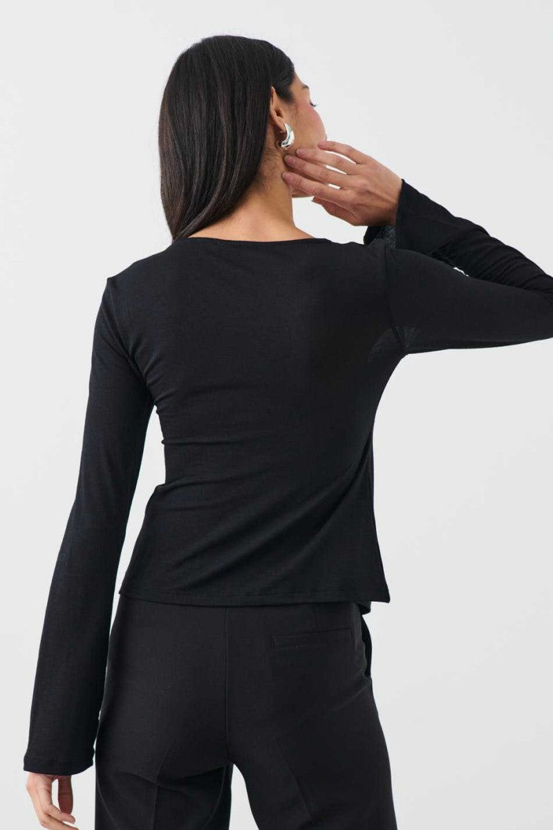 BLACK TIE TOP